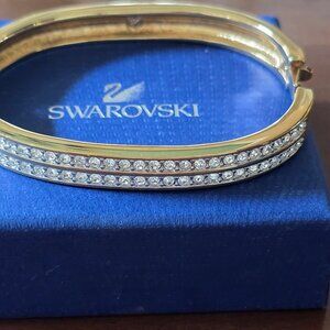 Swarovski crystal hinge close bracelet